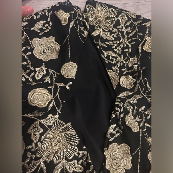 Alice + Olivia Aalihah Gown Gold Embroidered 3d Motifs Size XS - Picture 8 of 12